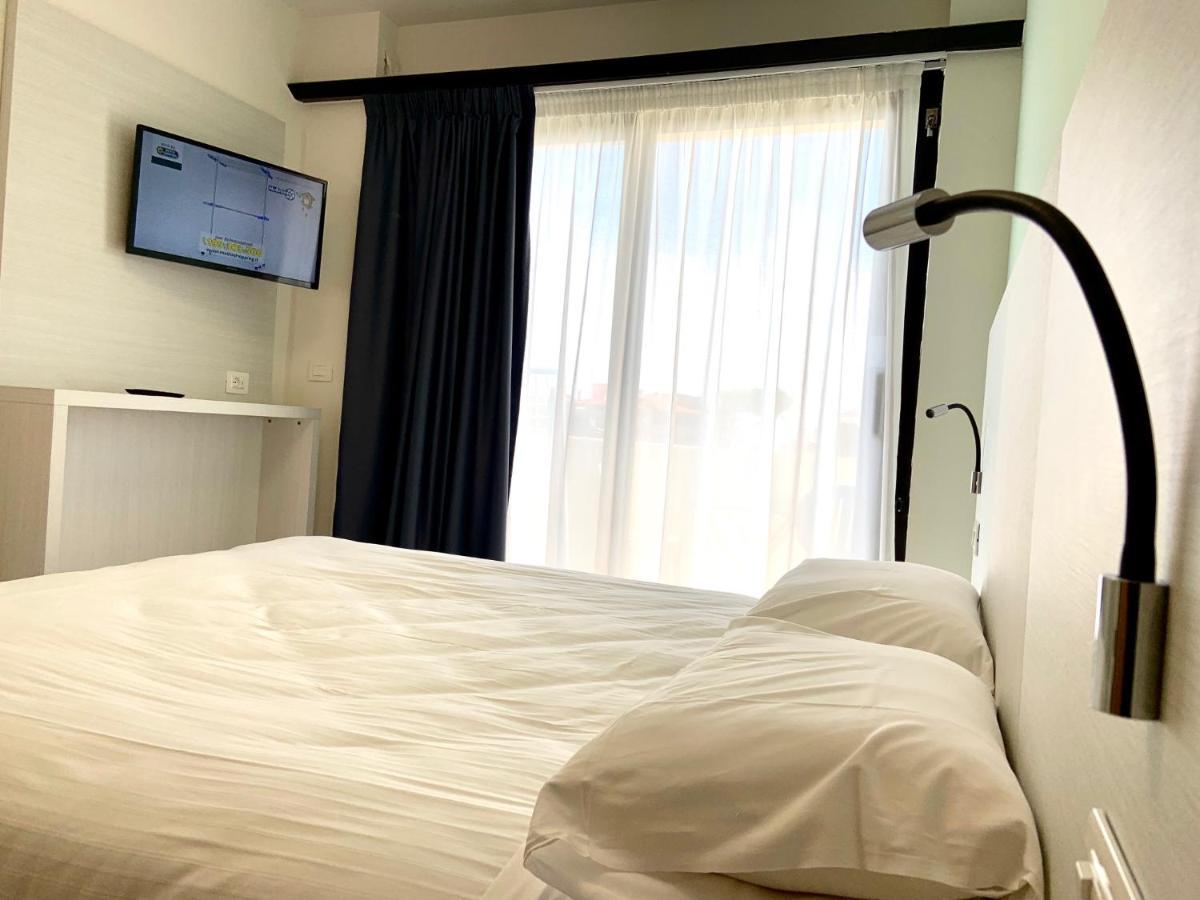 Suites Marilia Apartments Pool Side - Suite Livorno Holiday Home Group מראה חיצוני תמונה