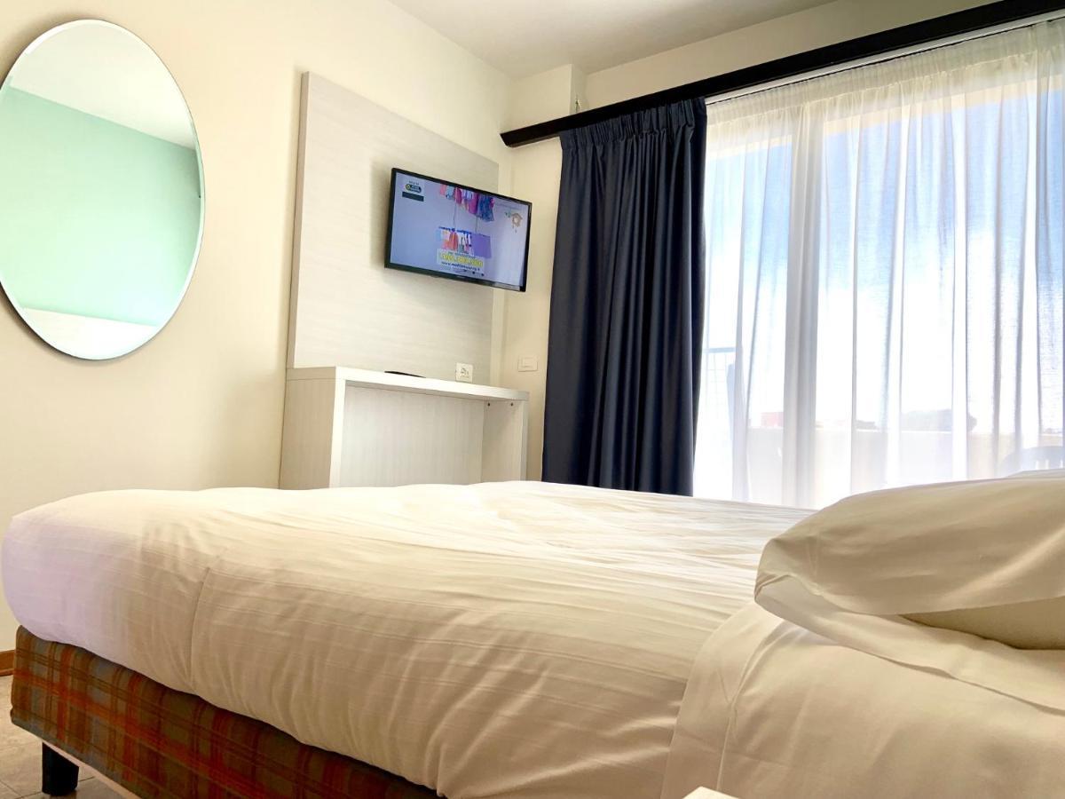 Suites Marilia Apartments Pool Side - Suite Livorno Holiday Home Group מראה חיצוני תמונה